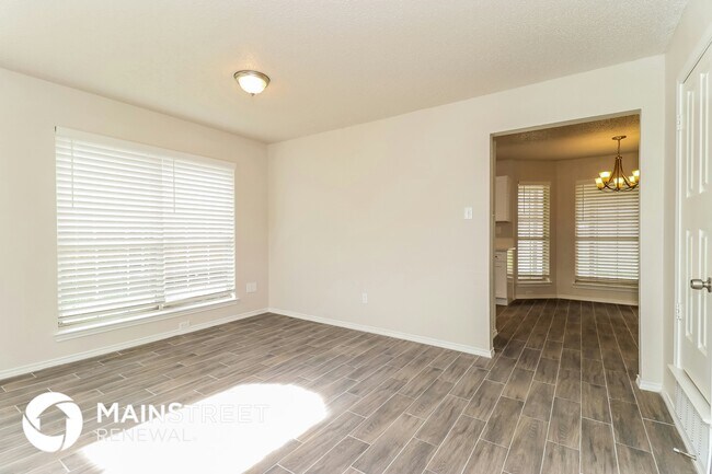 Foto del edificio - 2321 Cromwell Dr