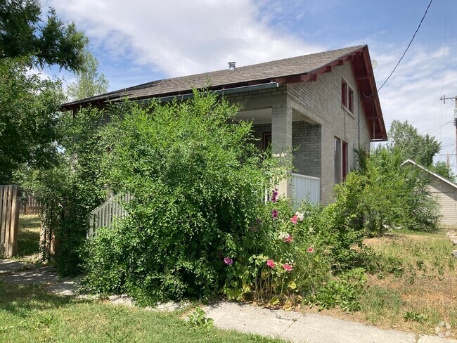 Building Photo - 110 E Hickory St