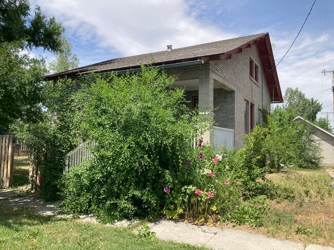 Building Photo - 110 E Hickory St