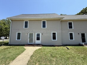 Building Photo - 210 Milford St