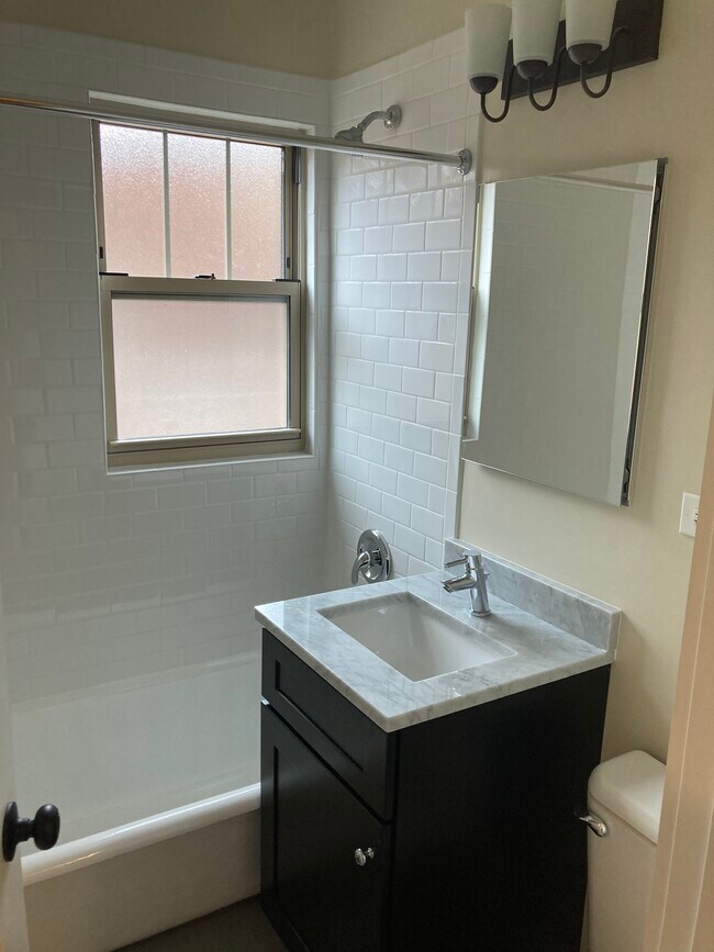 Foto del edificio - 521 W Brompton Ave