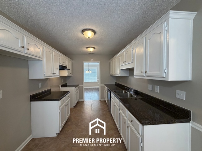 Building Photo - Bright 3BR/2BA Oakland Home w/ Vaulted Ceilings, Fireplace & Fenced Yard