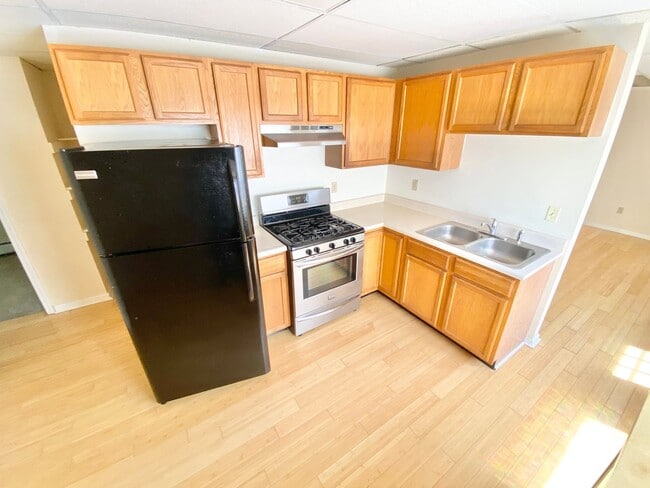 52-61 Grant Street - 52-61 Grant Street Apartment