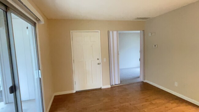 Foto del edificio - Garden West One Apartments