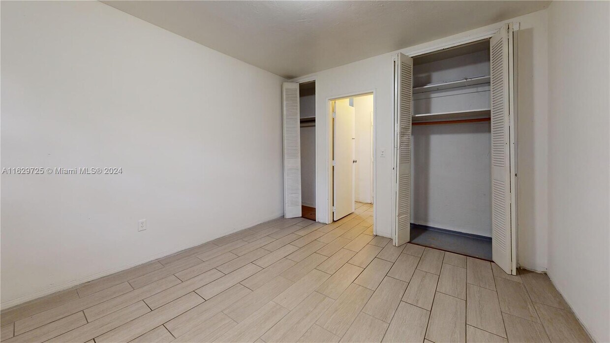 Primary Photo - 1451 NE 170th St