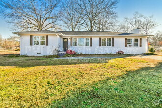 Building Photo - 379 Valley Dr