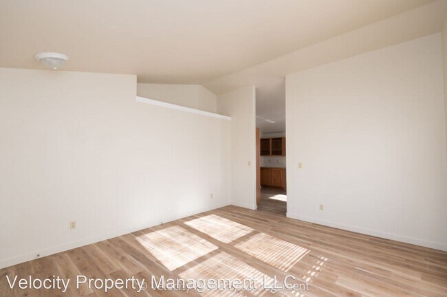 Building Photo - 3 br, 2 bath House - 550 NE Norton Ave.