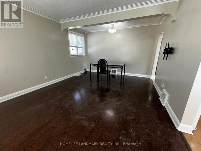 Photo du bâtiment - 211 Ellington Dr