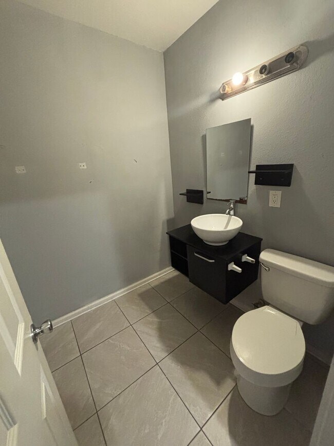 Foto del edificio - 3 Bedroom Unit in Highland!