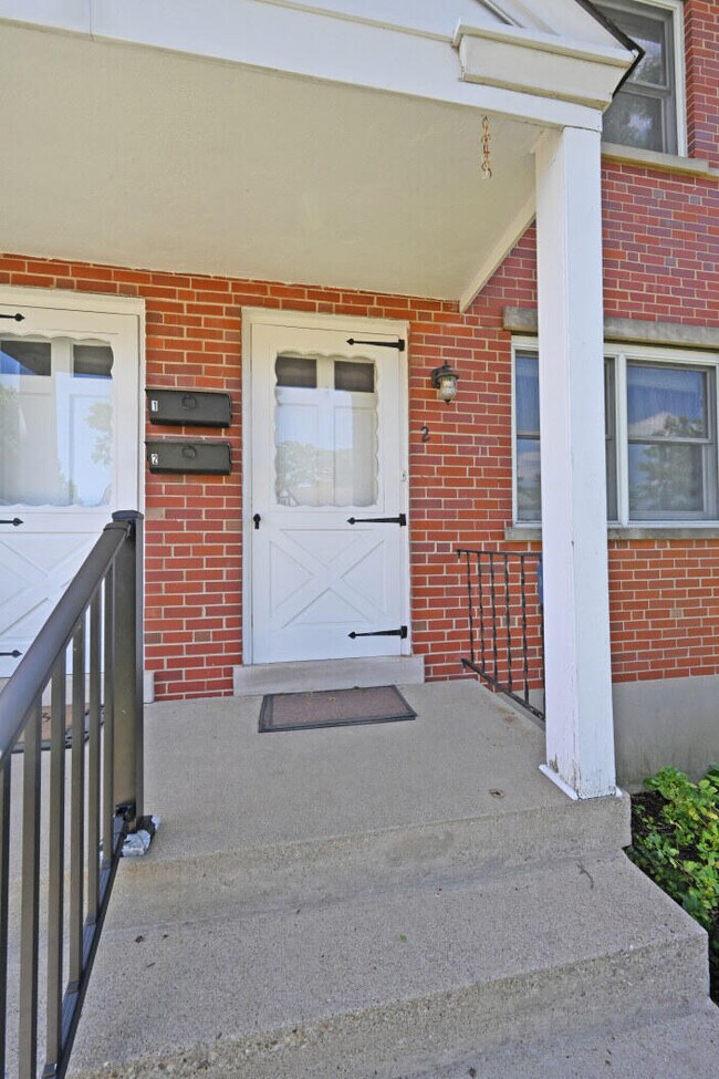 Foto del edificio - 27 Pleasant Ridge Ave