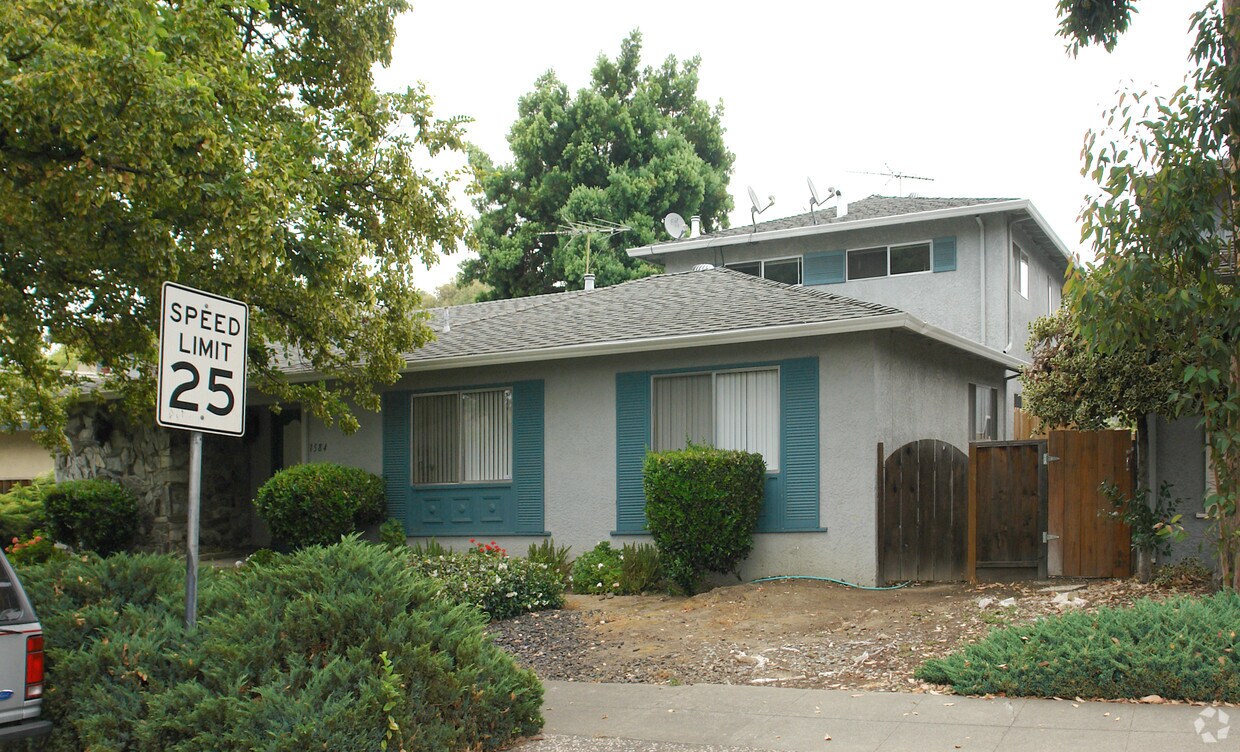 Building Photo - 1584 Mendenhall Dr