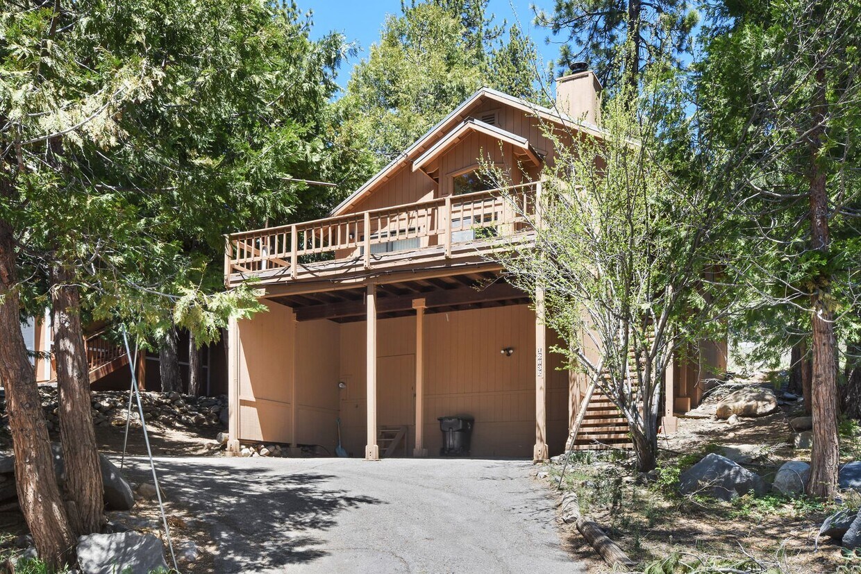 Foto principal - Cozy Armstrong Tract Long Term Furnished L...