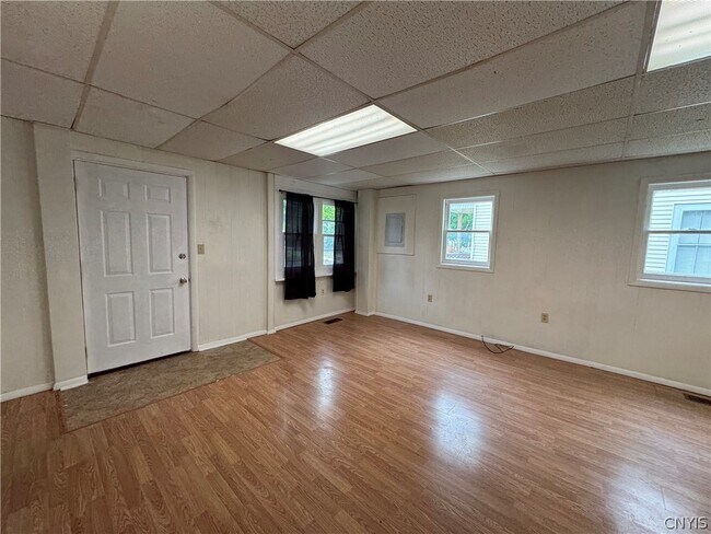 Building Photo - 253 W 5th St