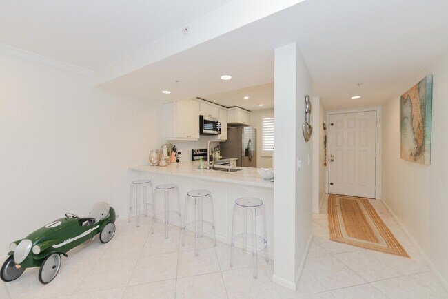 Building Photo - 2301 Marina Isle Way
