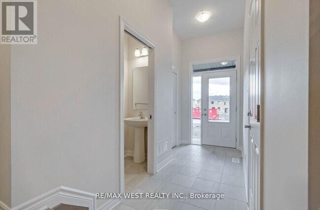 Building Photo - 1026 Kijik Cres