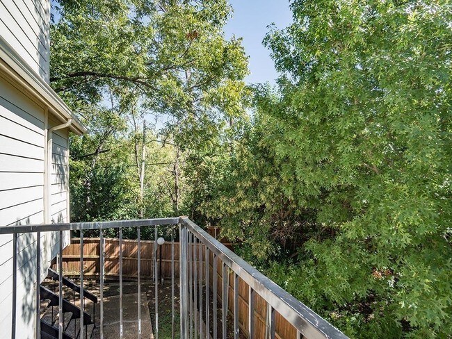 Foto del edificio - 6646 E Lovers Ln