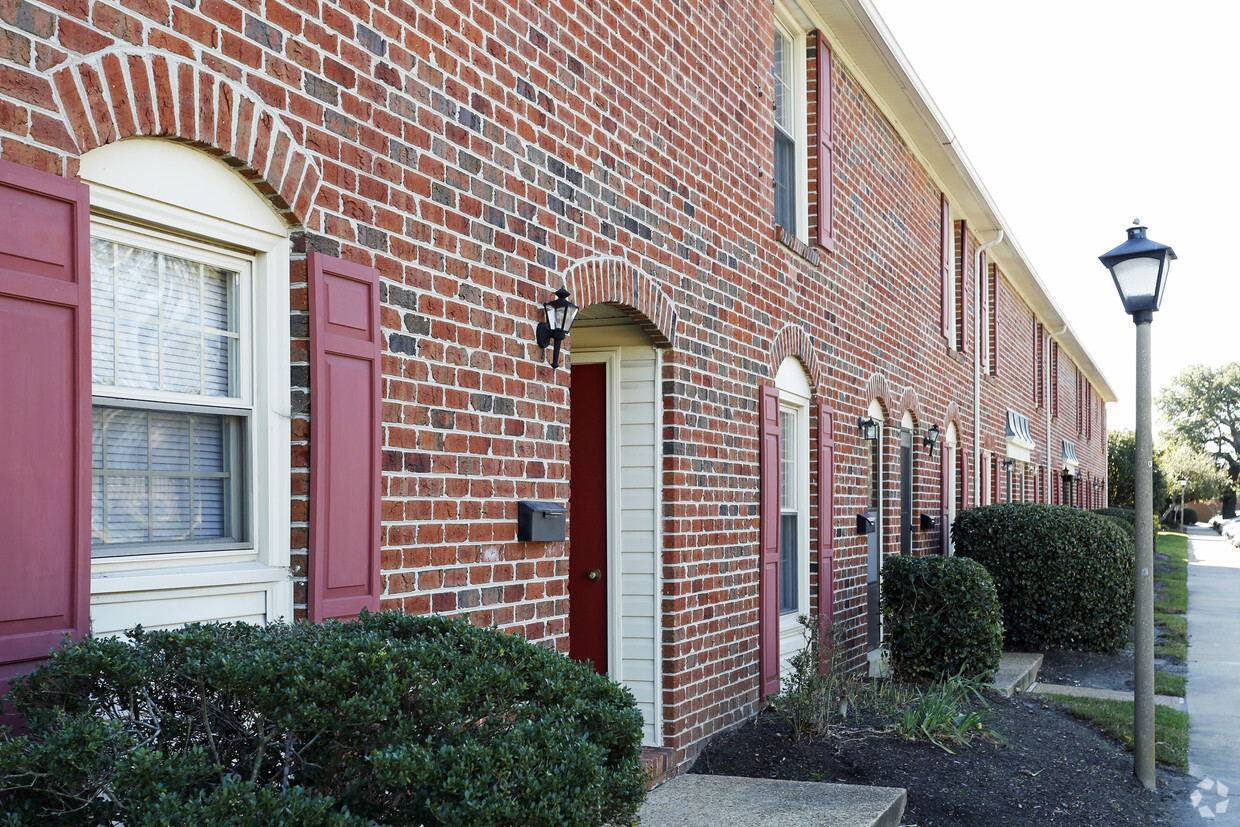 ¡Bienvenido a casa! - John's Creek Apartments