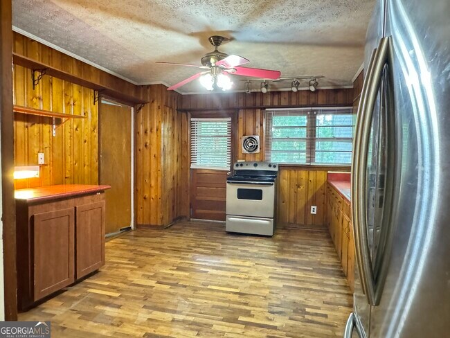 Foto del edificio - 222 Pineview Dr