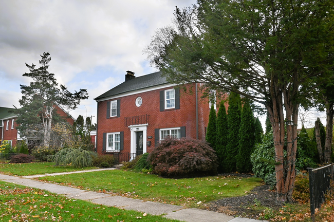 Building Photo - Stylish 3bd Home Near Italian Lake