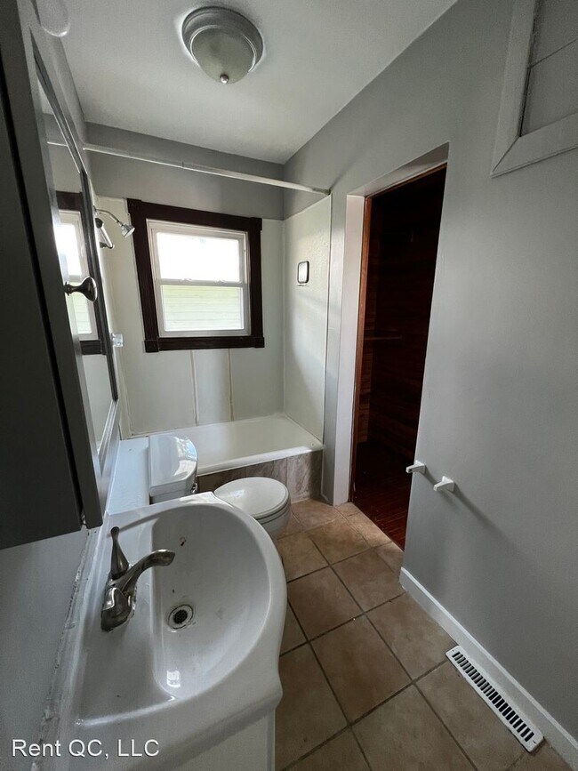 Foto del edificio - 2 br, 1 bath House - 4230 13th Avenue Ct.
