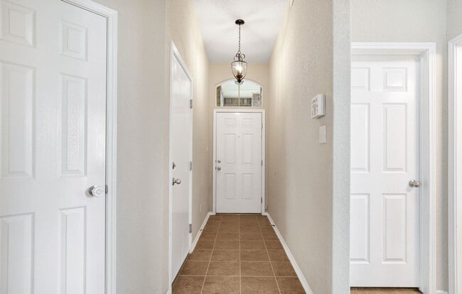 Building Photo - IMMACULATE Well-Maintained 3bd/2ba/2gar In Alamo Ranch!