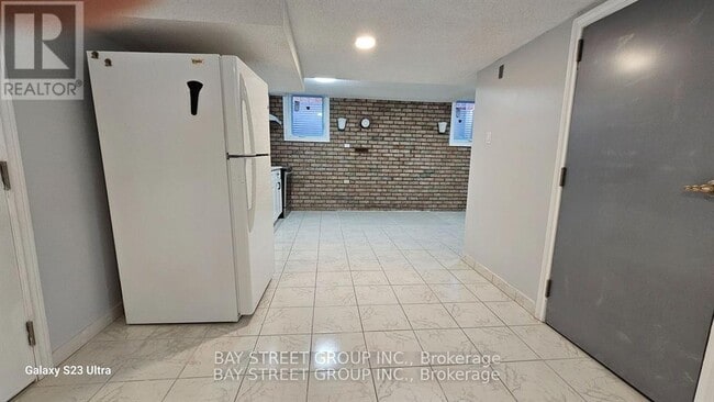 Photo du bâtiment - 627 Aberdeen Ave
