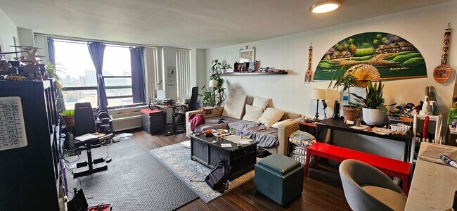Foto del edificio - UPTOWN - GREAT 1BD/1BTH CONDO FOR RENT!