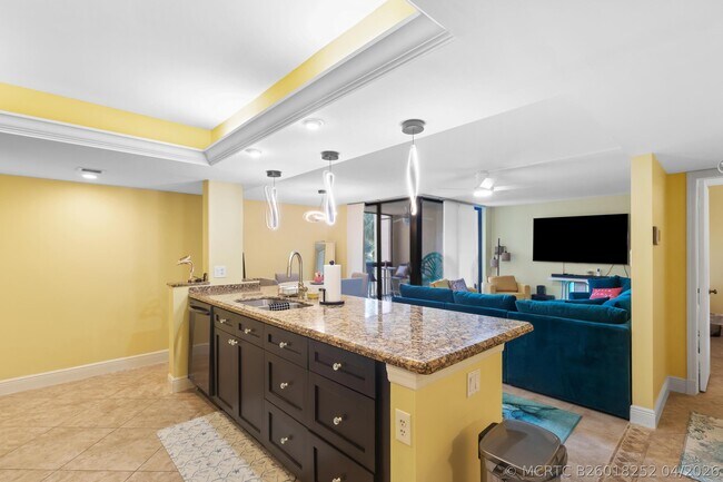 Building Photo - 500 Egret Cir