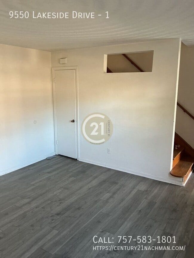 Foto del edificio - 9550 Lakeside Dr