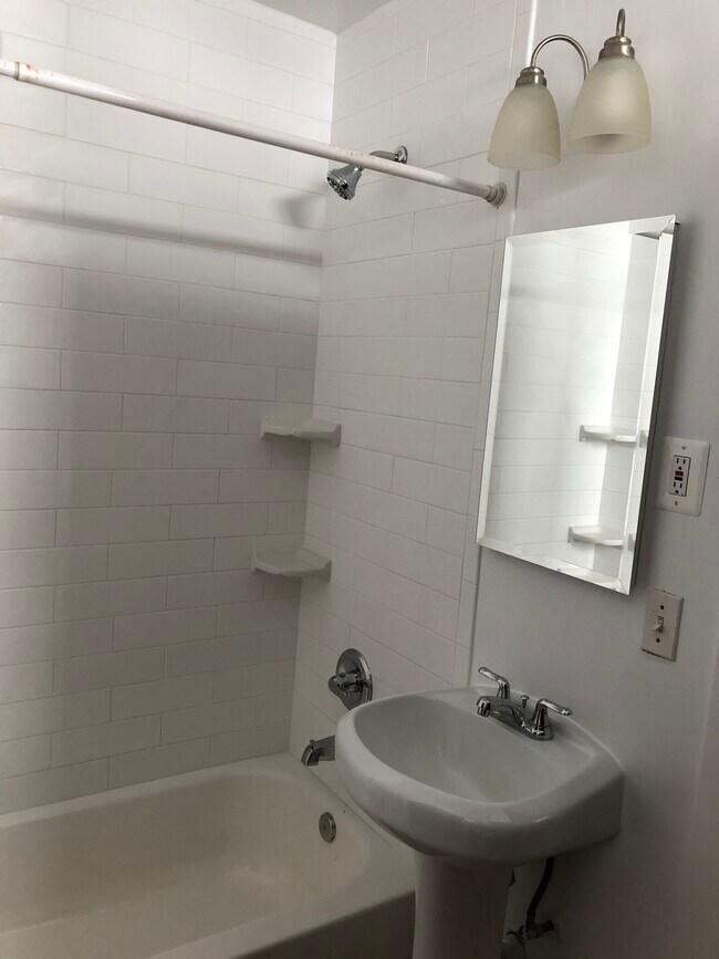 Foto del edificio - 4135 Roland Ave