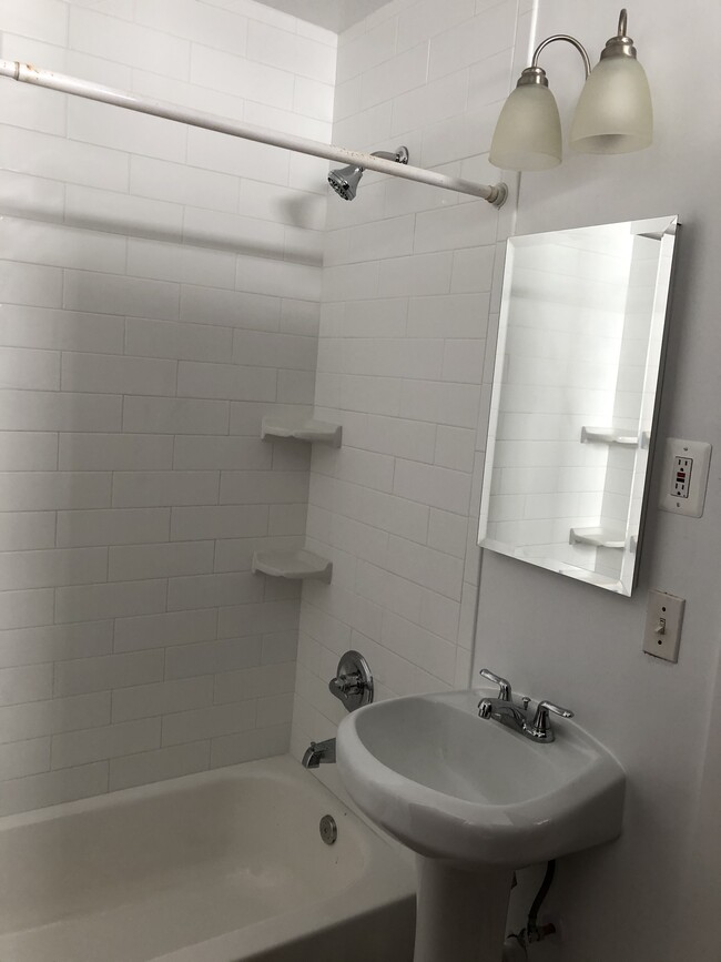 Building Photo - 4135 Roland Ave