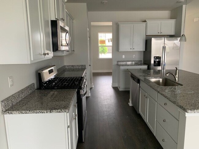 Building Photo - 5025 Magnolia Village Way
