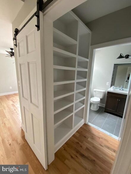 Foto del edificio - 325 E 21st St