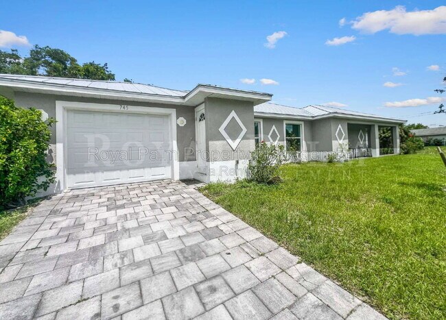 Foto del edificio - 745 Harry Ave S
