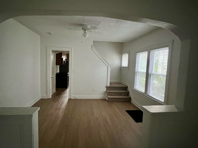 Foto del edificio - 897 Thomas Rd