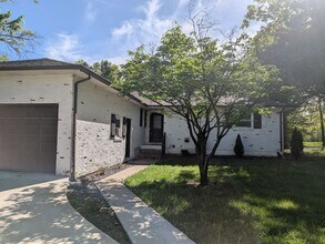 Building Photo - 7802 Rollingwood W Dr