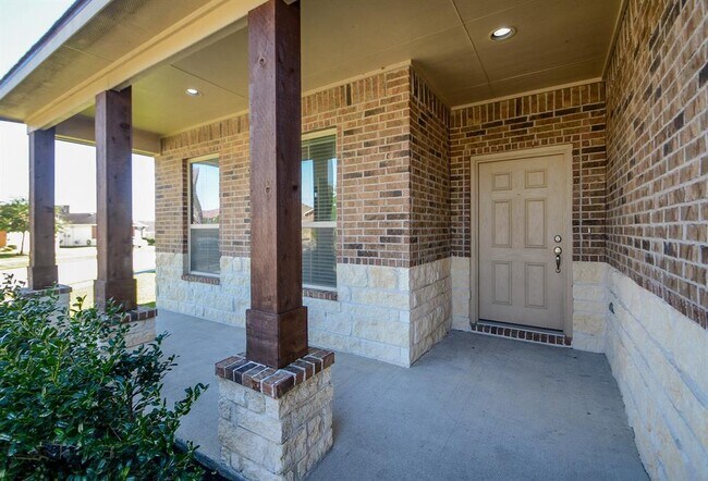 Building Photo - 25322 Saddlebrook Ranch Dr