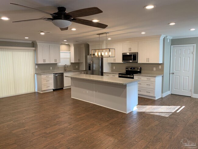 Foto del edificio - 2820 Christine St