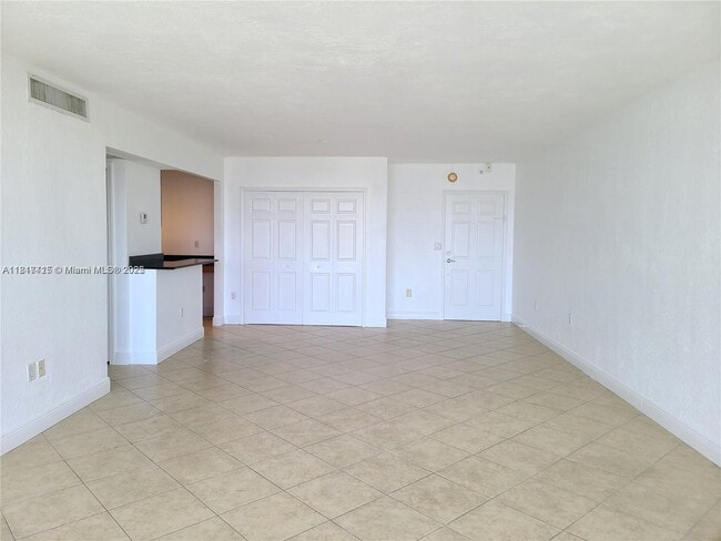 Building Photo - 10350 W Bay Harbor Dr