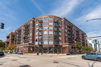 Building Photo - 1000 W Adams St