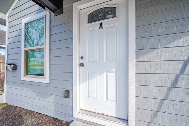 Building Photo - 6725 Avenue K