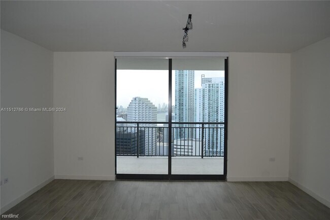 Foto del edificio - 3 br, 2 bath House - 999 SW 1st Ave Apt 3317