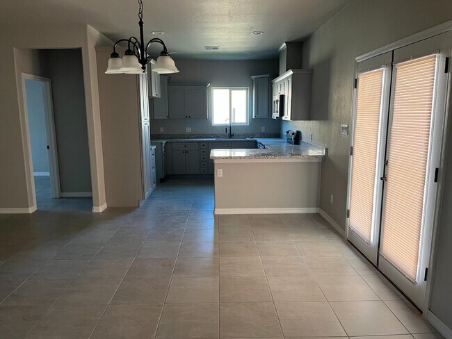 Foto del edificio - 10615 E 45th Pl