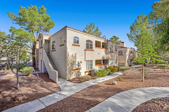 Building Photo - Indian Wells Community! 2/2 Close to the p...