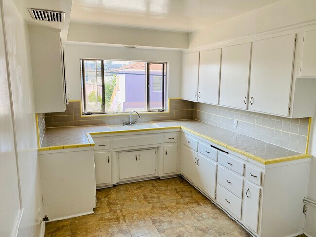 kitchen - 4128 Somerset Dr