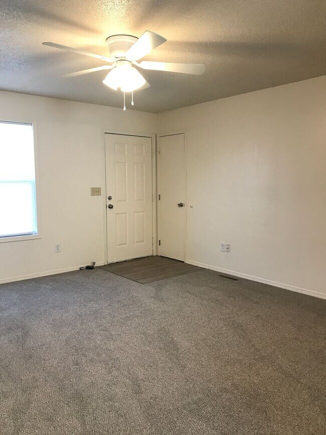 Foto del edificio - 1500 W Rainey St