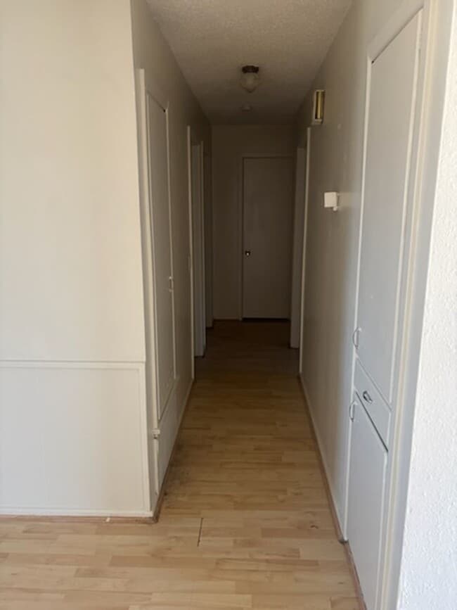 Building Photo - VERY NICE HOME IN THE RIDGECREST AREA. PETS NEGOTIABLE WITH OWNERS APPROVAL