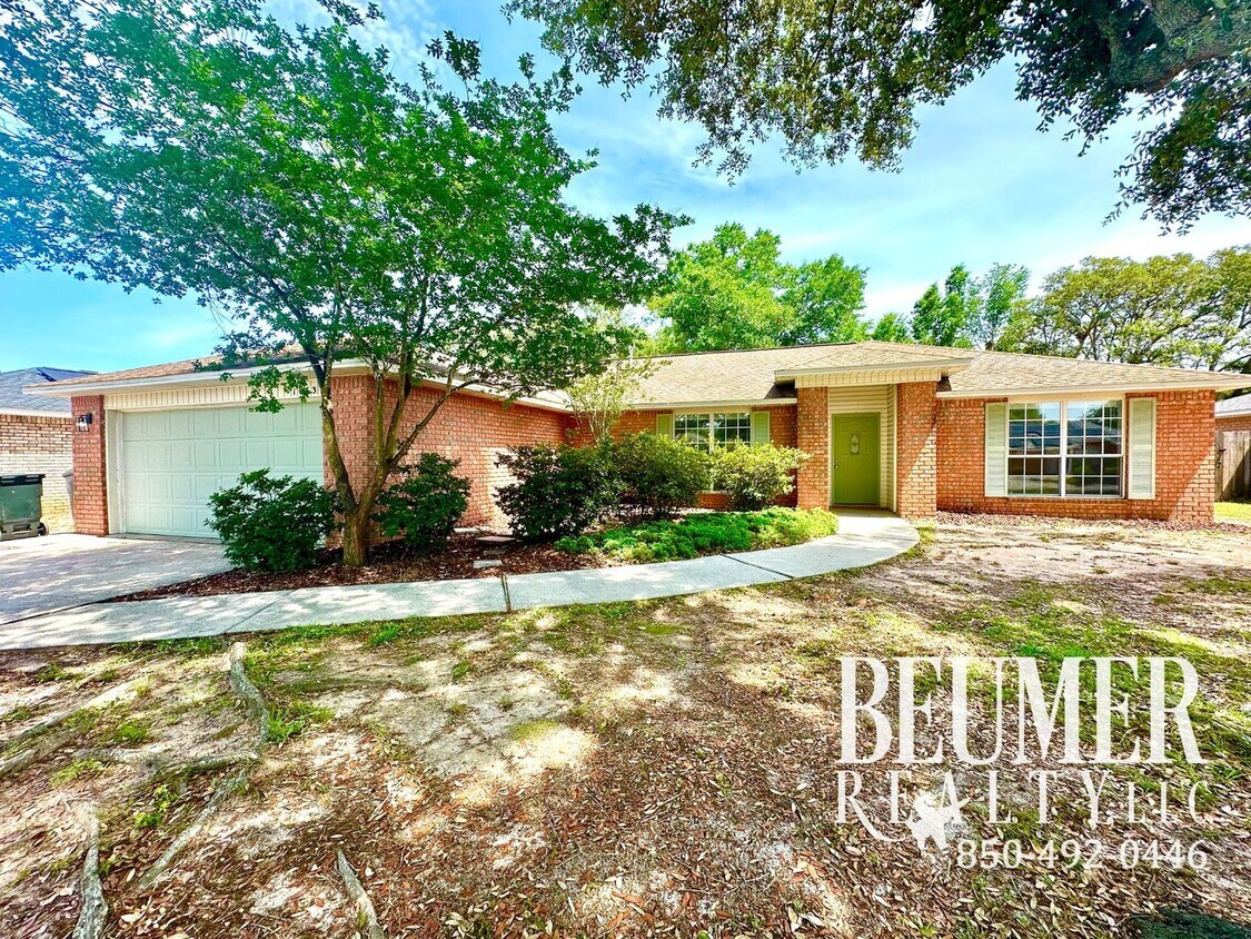 Foto principal - Home nestled in in W. Pensacola minutes fr...