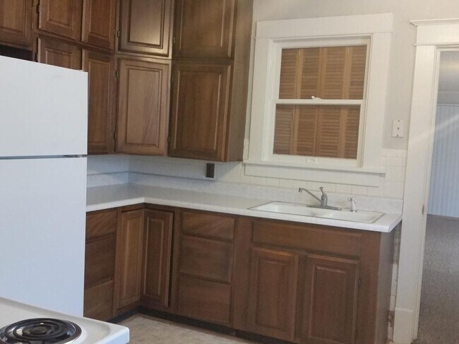 Building Photo - 412 E. Washington St.