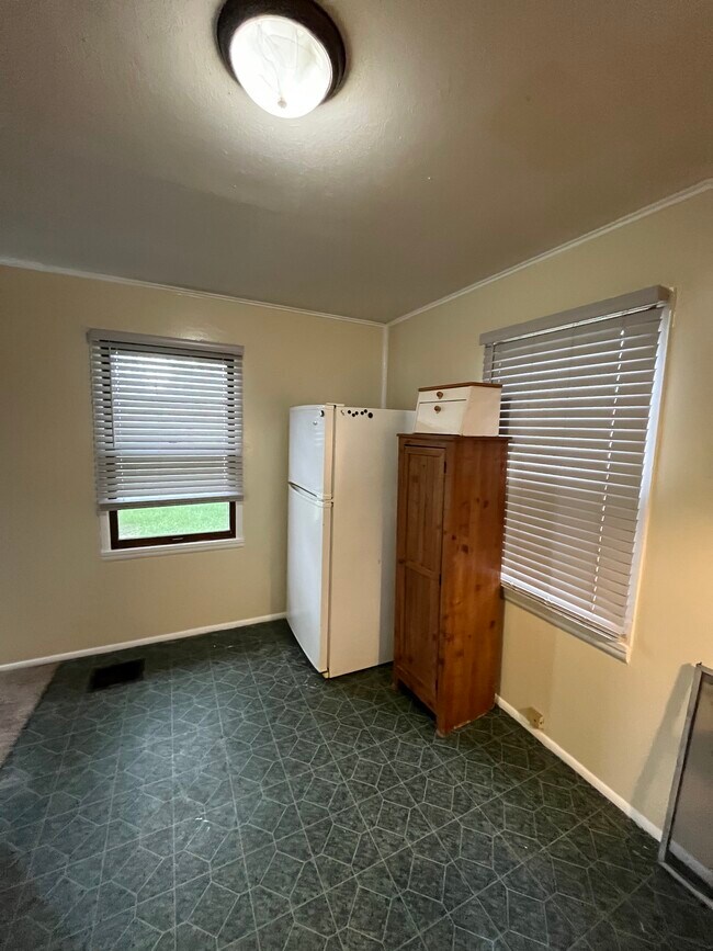 Kitchen - 5730 Greenfield Ave